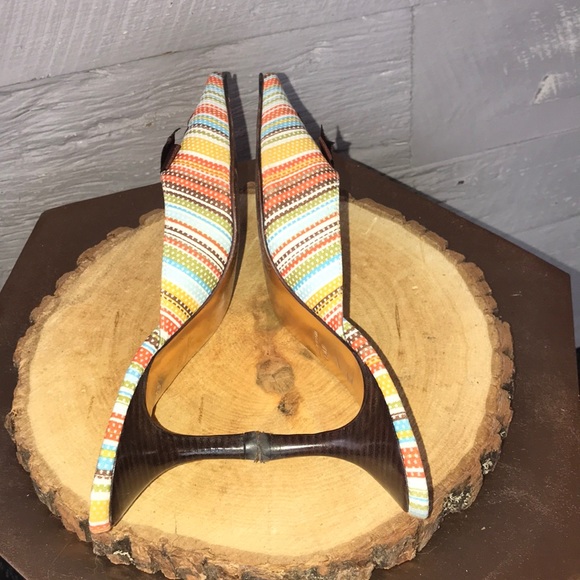 Adorable slip on lace up heels - Picture 6 of 7